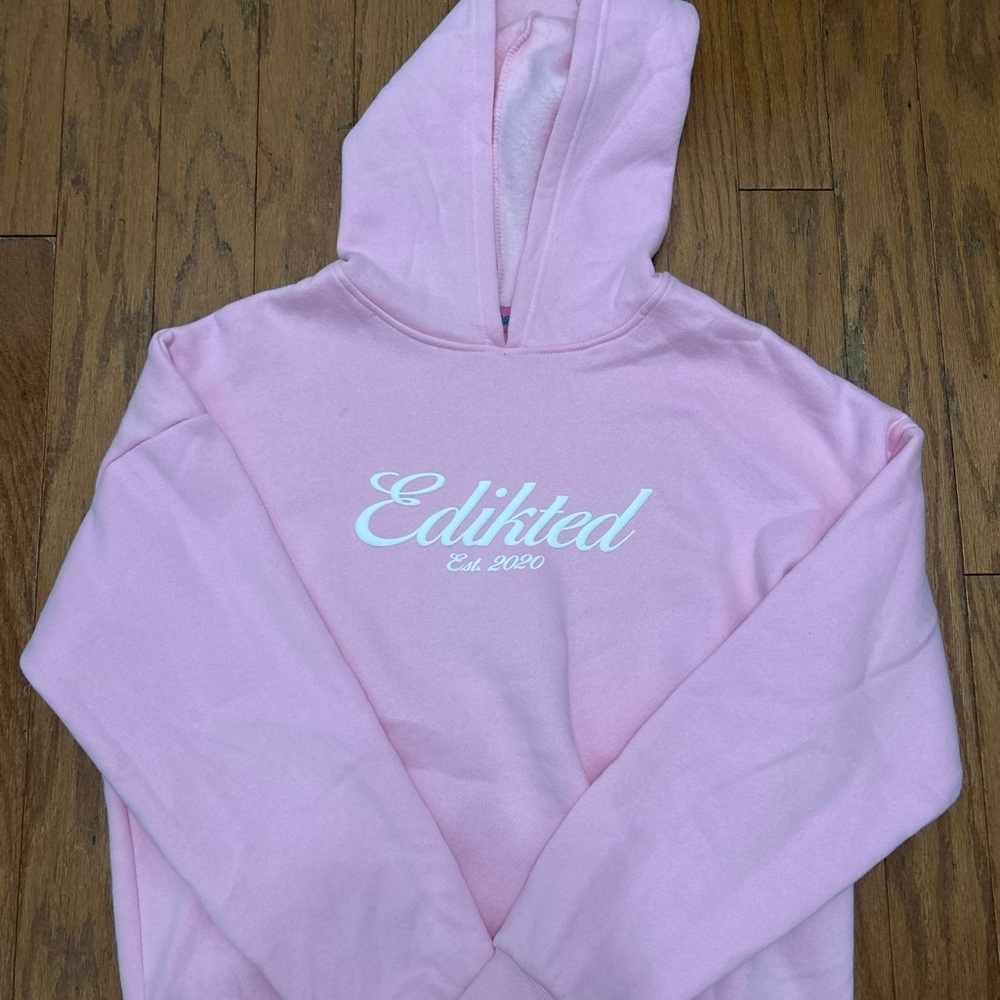 Pink edikted hoodie 
New! Unfortunately does not fit 
Size M
